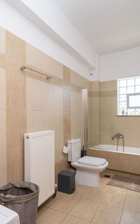 Magnolia: Bathroom