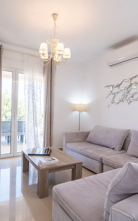 Magnolia: Living Room