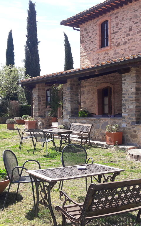 Podere Peteglia: Balcony / Terrace / Patio, Building Exterior, Garden, Outdoor