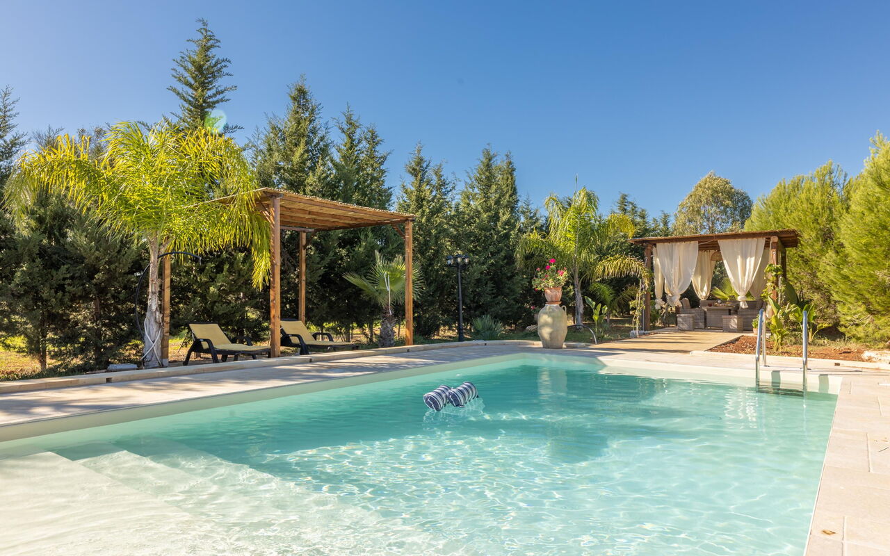 Villa Renedda: Building Exterior, Outdoor, Pool