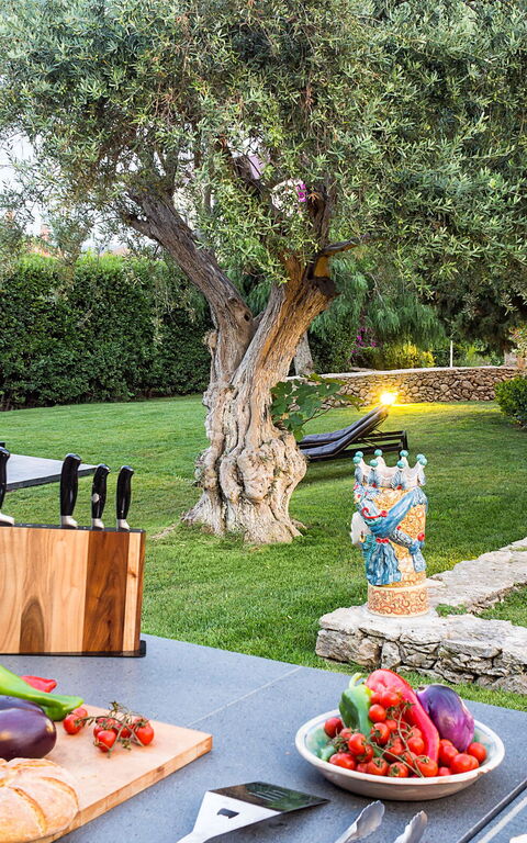 Villa Profumo D'Oriente: Building Exterior, Garden, Outdoor