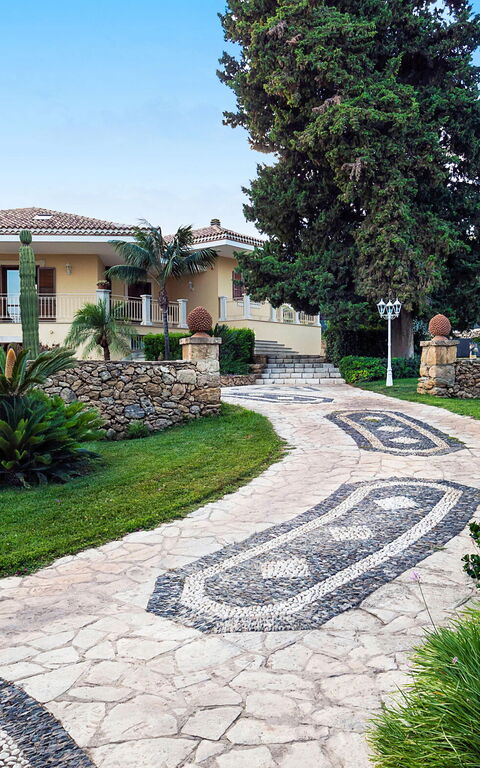 Villa Profumo D'Oriente: Building Exterior, Garden, Outdoor