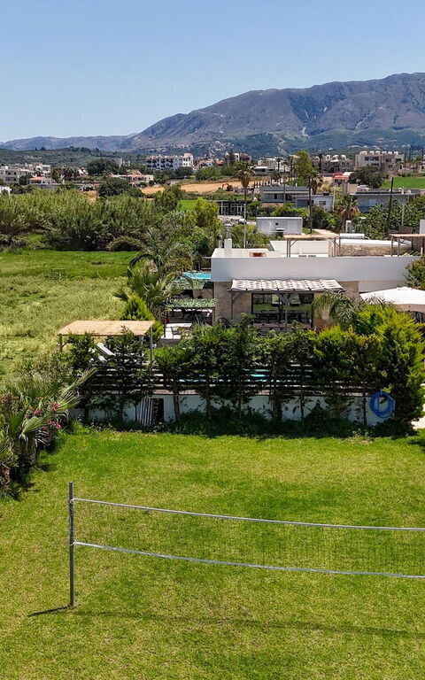 Villa Olympia: Garden, Outdoor