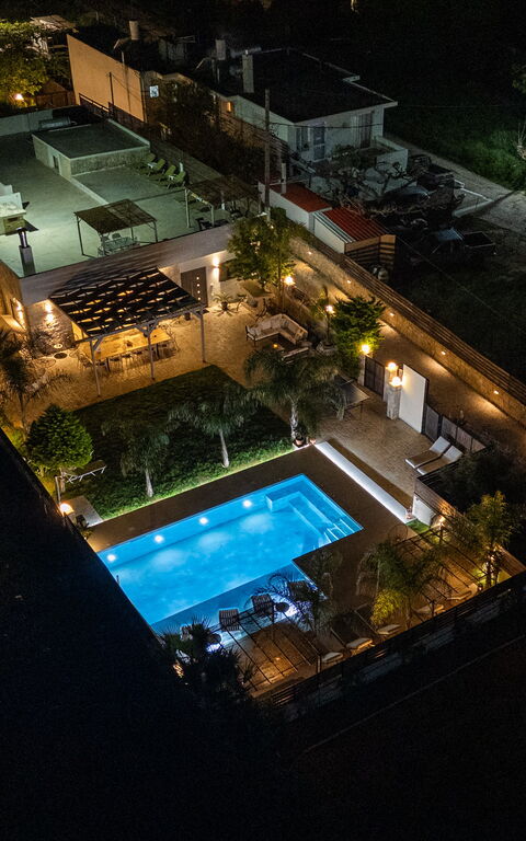Villa Olympia: Pool, Scenic View