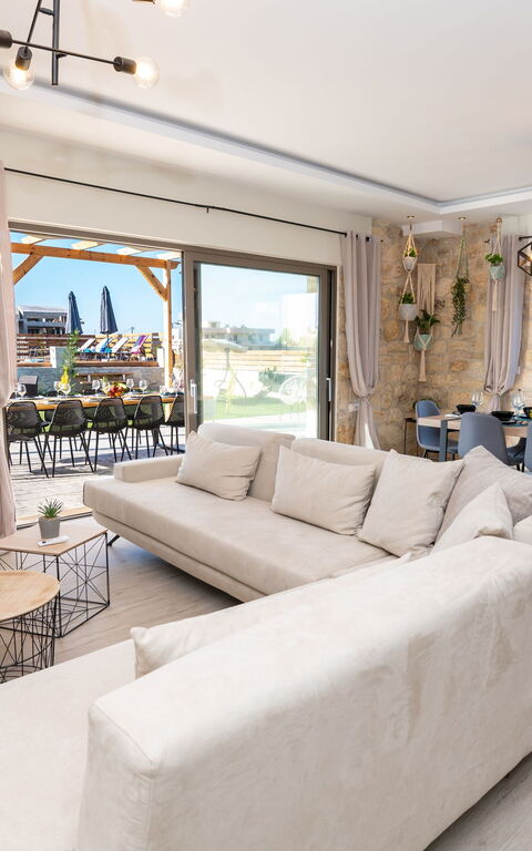 Villa Olympia: Living Room