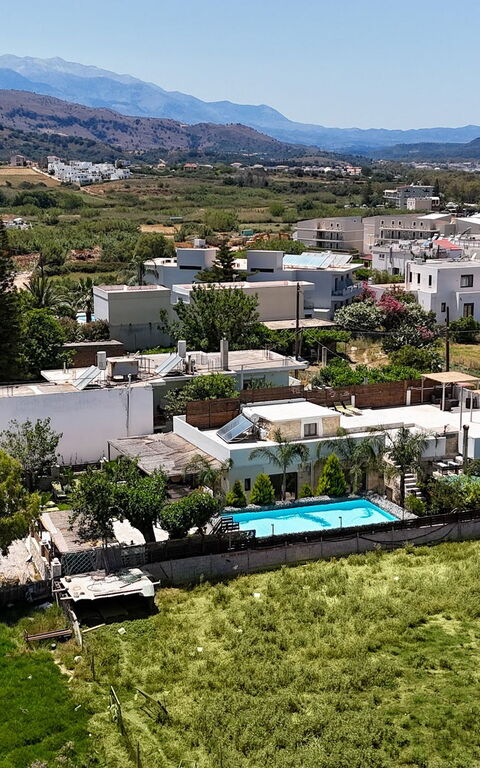 Villa Olympia: Pool, Scenic View