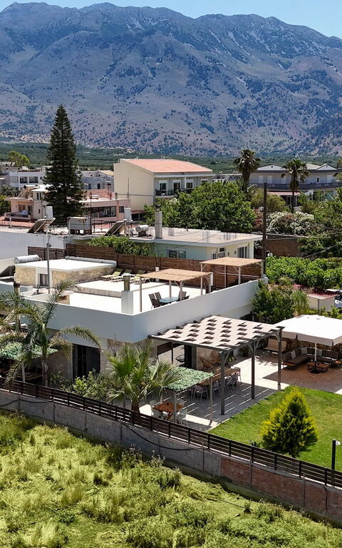 Villa Olympia: Pool, Scenic View