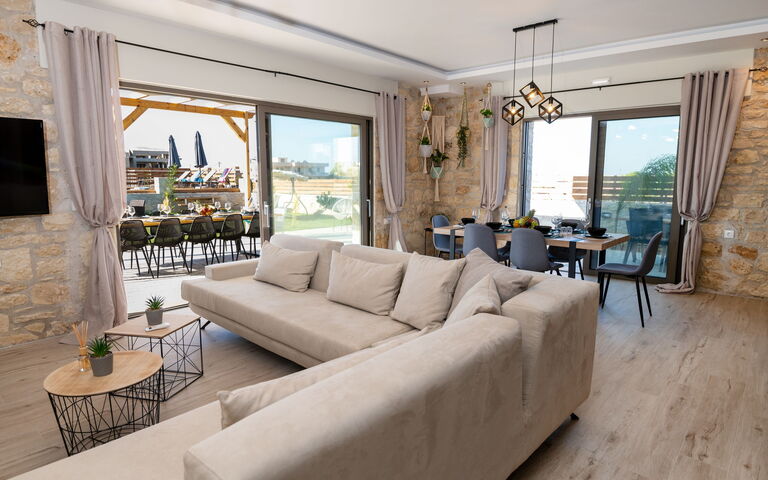Villa Olympia: Living Room