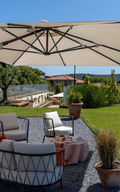 Tenuta Poggio Guiano: Building Exterior, Garden, Outdoor