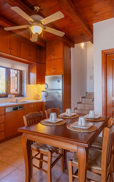 Villa Pi: Dining Room, Kitchen