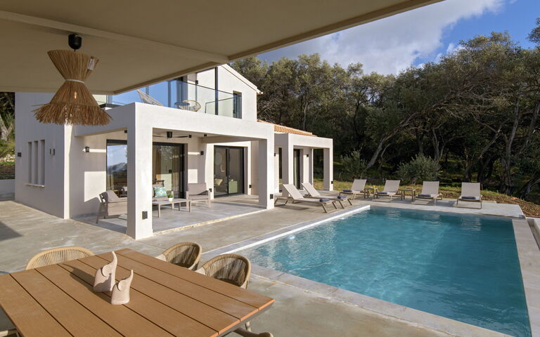 Villa Elais: Outdoor, Pool