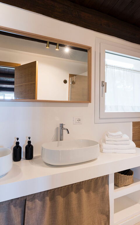 Casita: Bathroom