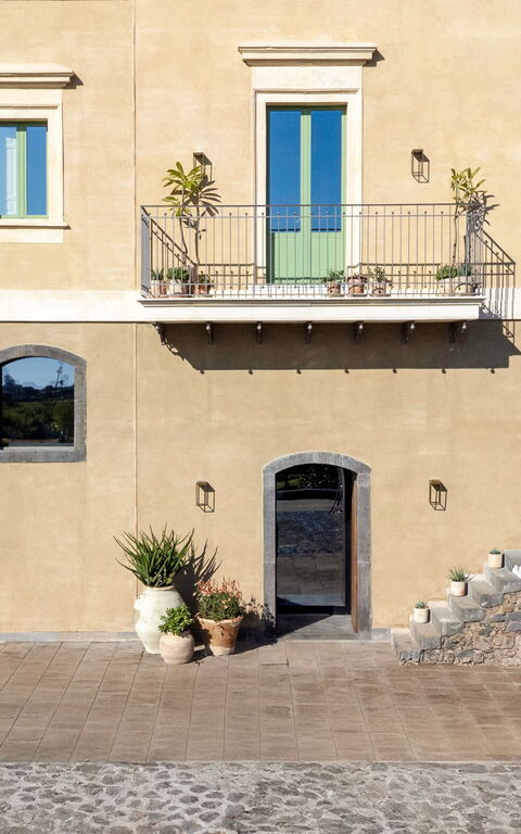 Fiumè: Building Exterior, Outdoor