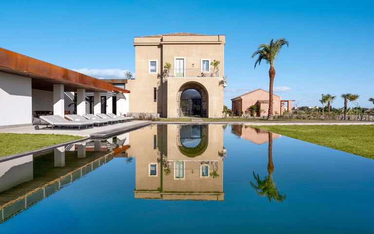 Fiumè: Building Exterior, Garden, Outdoor, Pool