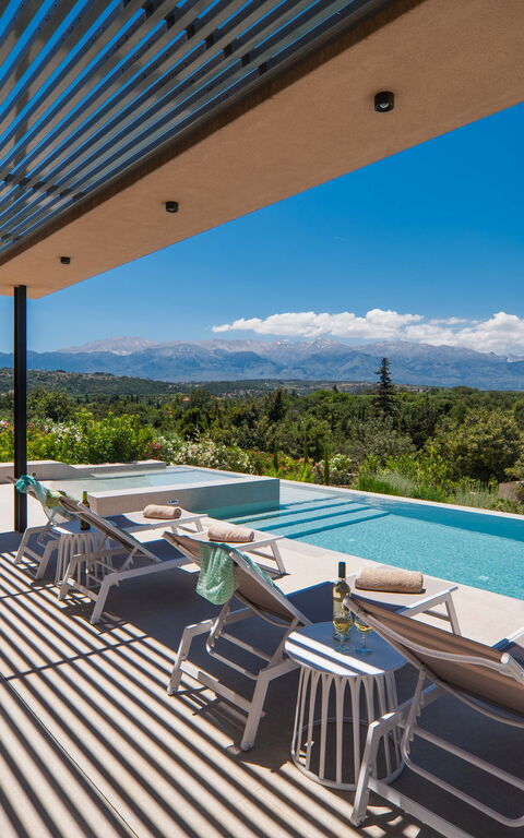 Villa Melia: Outdoor, Pool