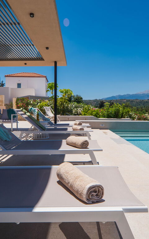 Villa Melia: Outdoor, Pool