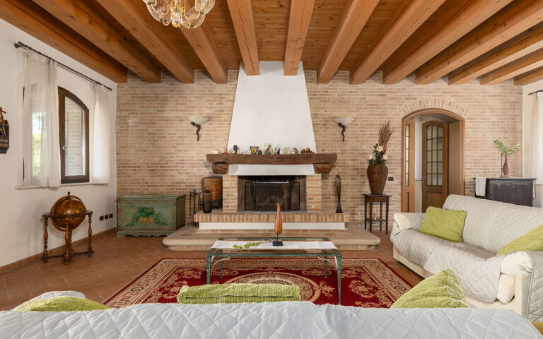 Villa Belvedere San Bartolo: Living Room