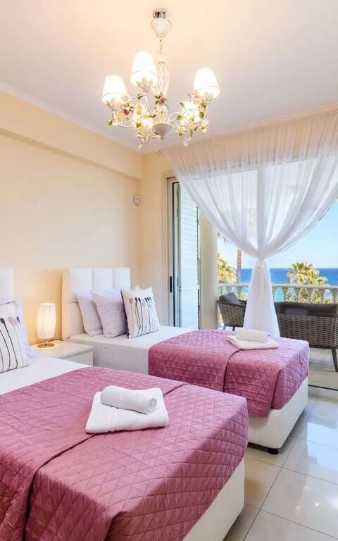 Royal Beachfront Villa: Bedroom