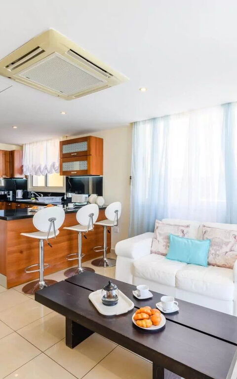 Royal Beachfront Villa: Kitchen, Living Room
