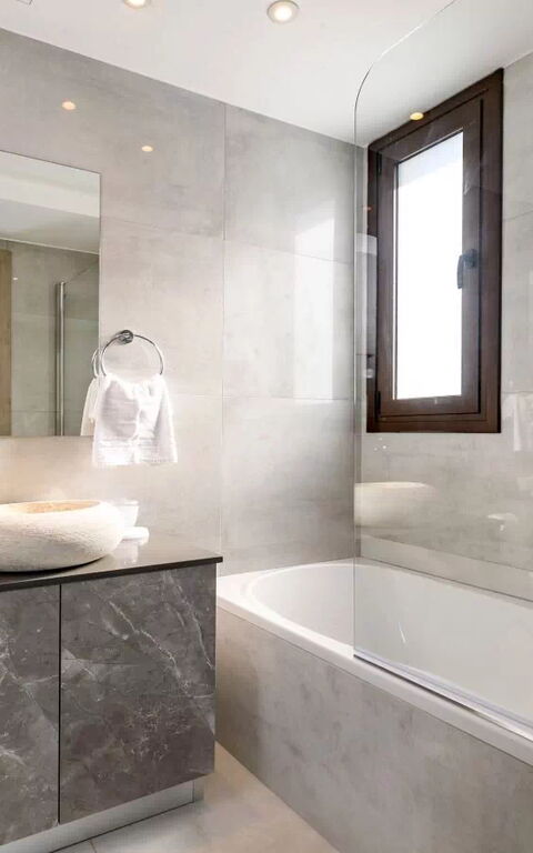 Serenity Seafront Villa: Bathroom