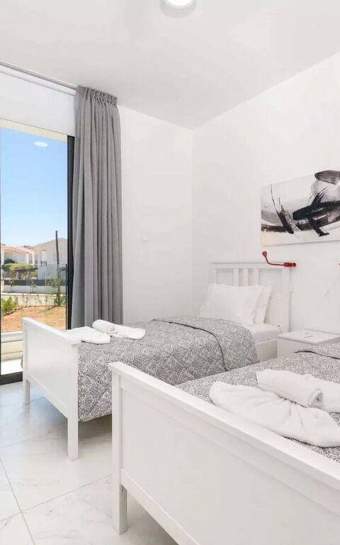 By the Beach - Royal Sapphire Villa: Bedroom