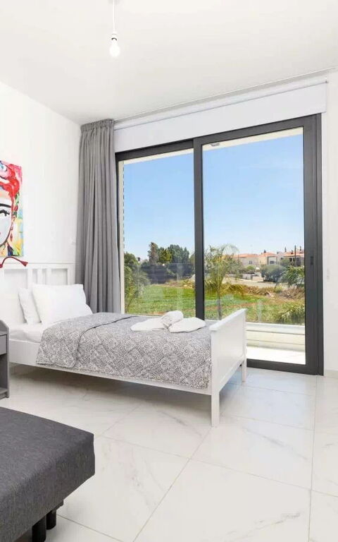 By the Beach - Royal Sapphire Villa: Bedroom