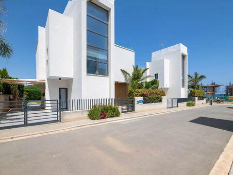 By the Beach - Sea Pearl Villa