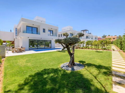 By the Beach - Sea Pearl Villa