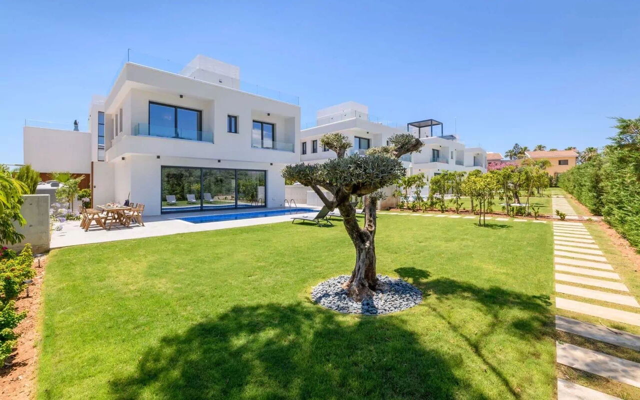 By the Beach - Sea Pearl Villa: Building Exterior, Garden, Outdoor, Pool