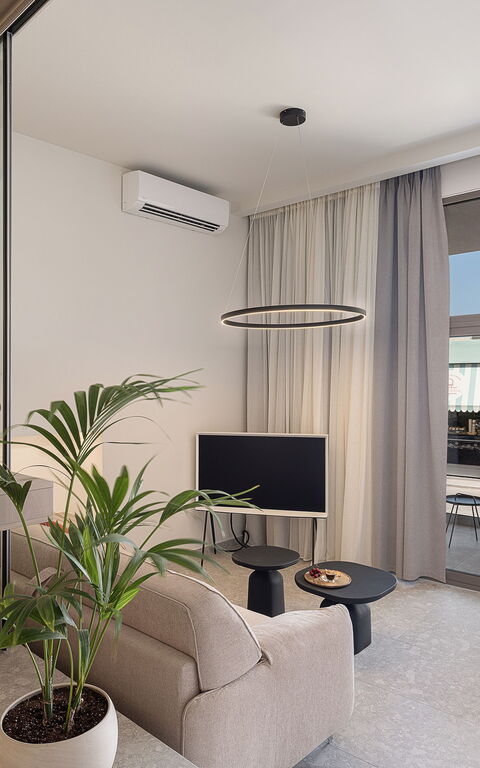 Ares Luxurious Residence: Living Room