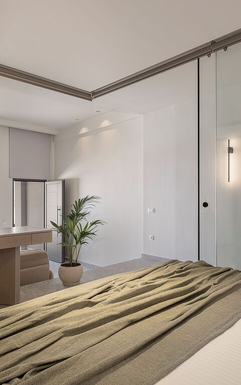 Ares Luxurious Residence: Bedroom