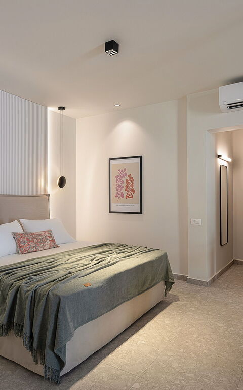 Ares Luxurious Residence: Bedroom
