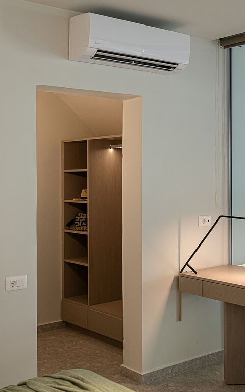 Ares Luxurious Residence: Bedroom