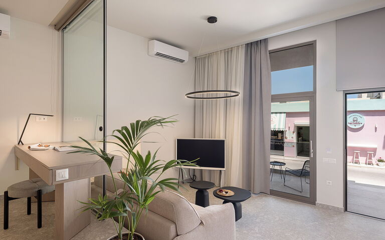 Ares Luxurious Residence: Living Room