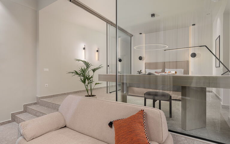 Ares Luxurious Residence: Living Room