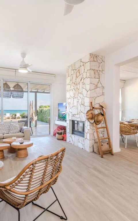 Aya Thekla Beach House: Living Room