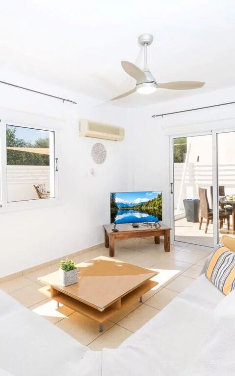 Ayia Triada Beach Gardens: Living Room