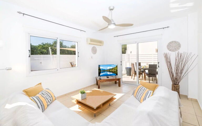 Ayia Triada Beach Gardens: Living Room