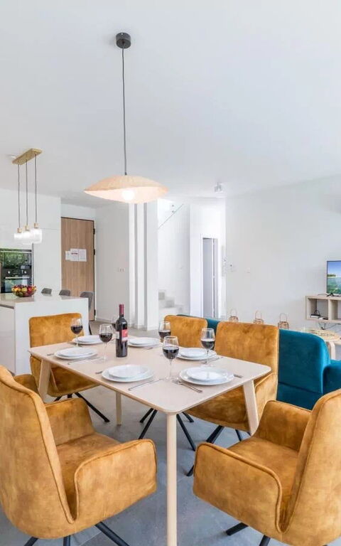 Azure Seaview - Ruby Villa: Dining Room, Kitchen, Living Room