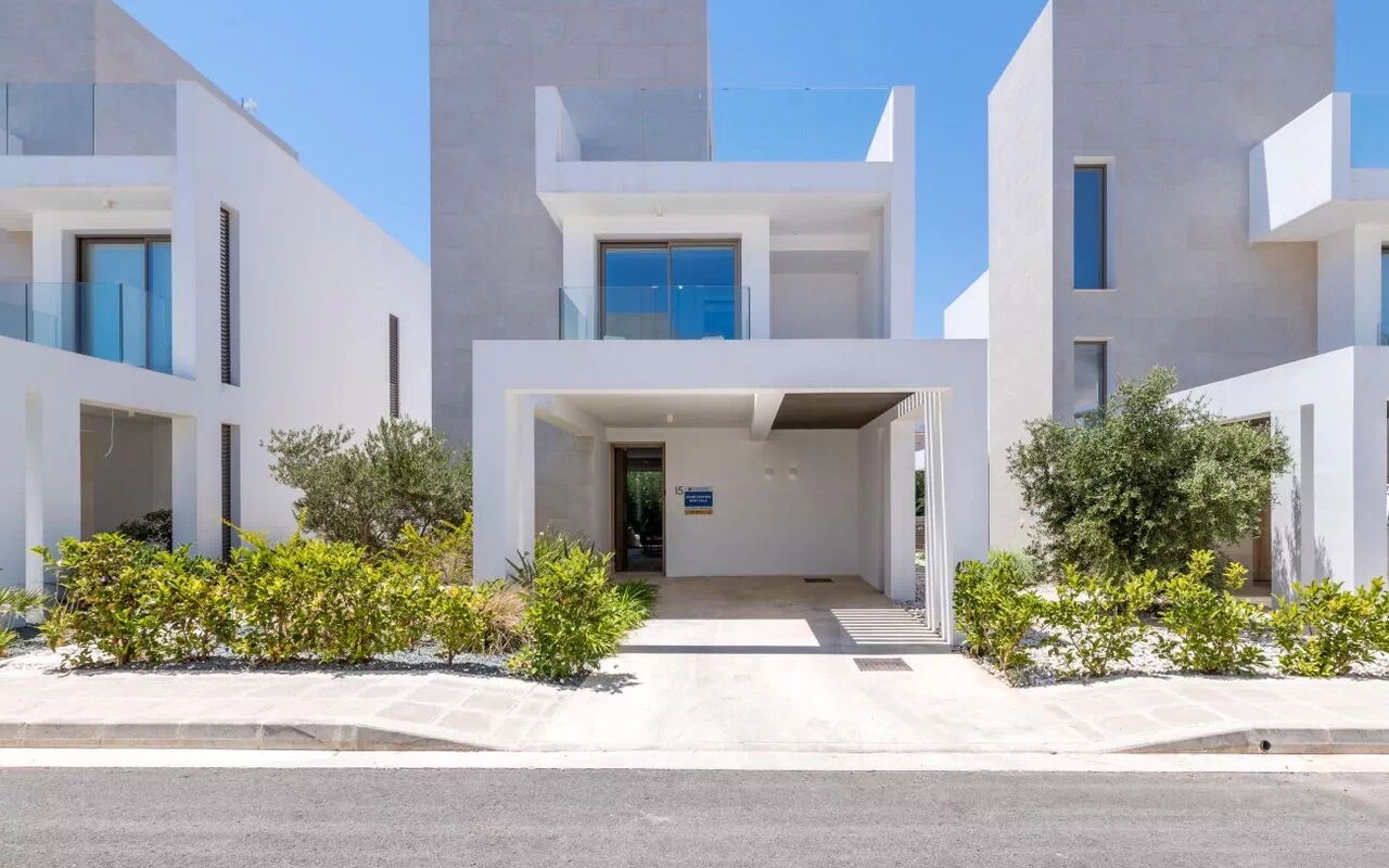 Azure Seaview - Ruby Villa: Main Entrance