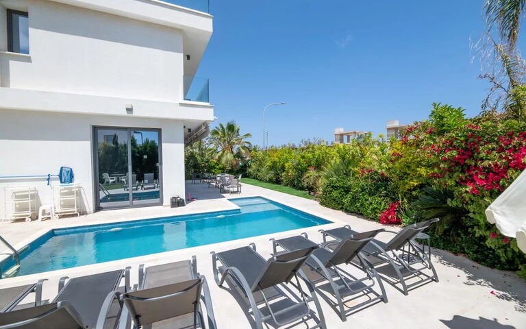 By the Beach - Emerald Seaview Villa: Building Exterior, Outdoor, Pool