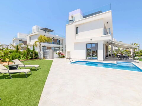 By the Beach - Emerald Seaview Villa