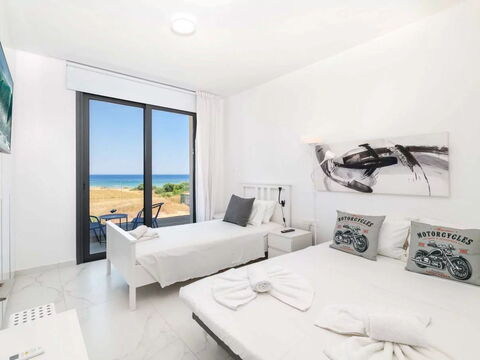 By the Beach - Emerald Seaview Villa