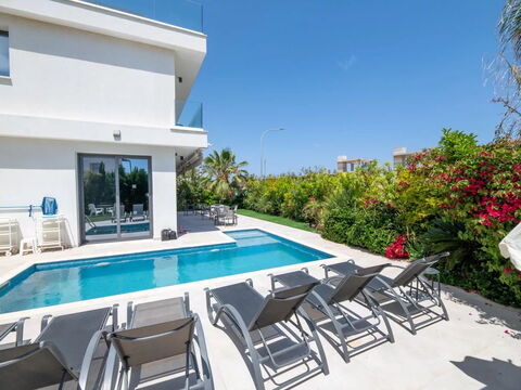 By the Beach - Emerald Seaview Villa