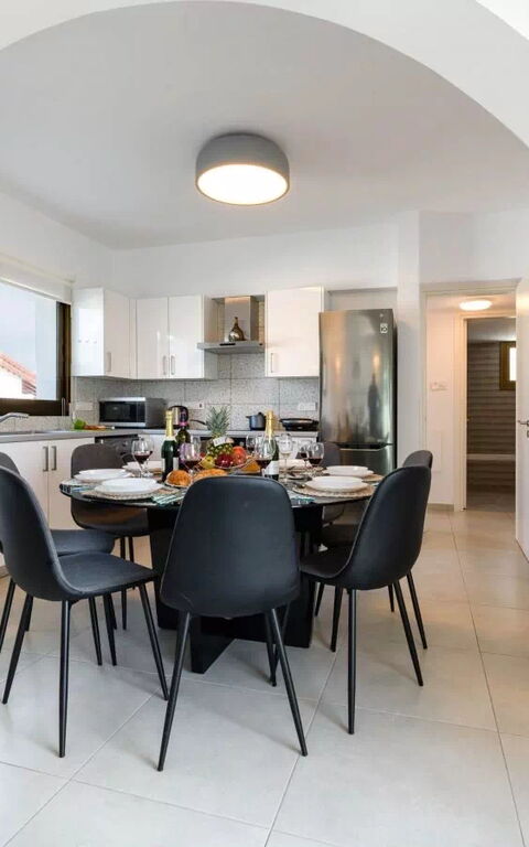 Kymma Seaview #24: Dining Room, Kitchen