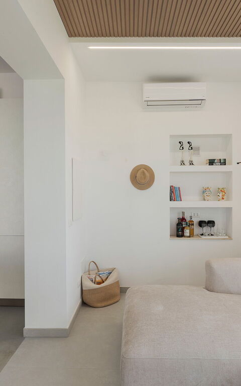 Arabel: Living Room