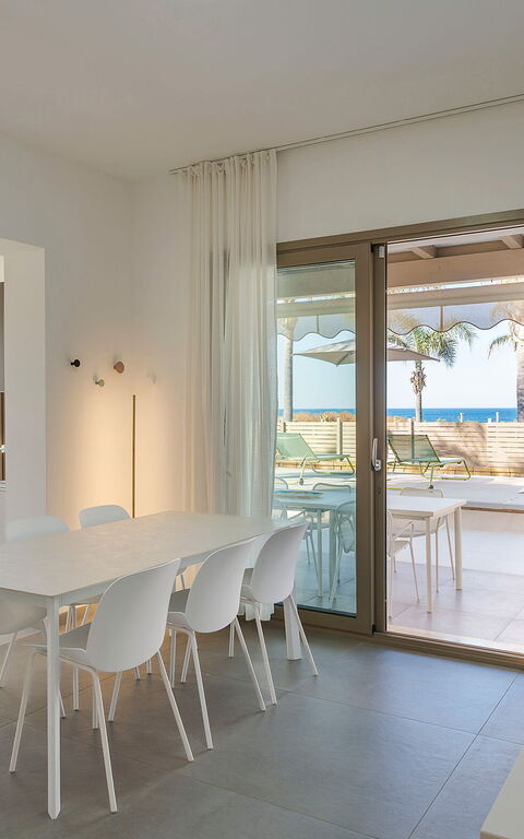 Arabel: Dining Room