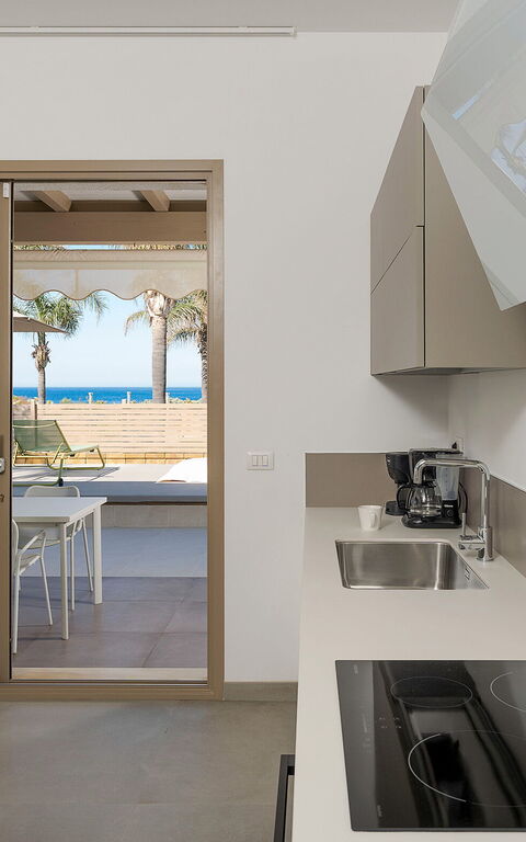 Arabel: Dining Room, Kitchen