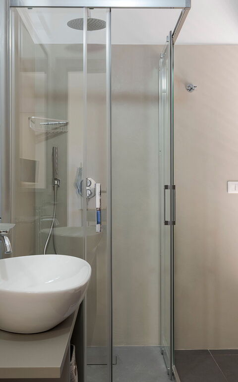 Arabel: Bathroom