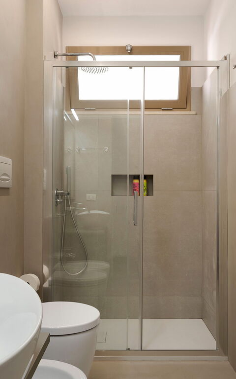 Arabel: Bathroom